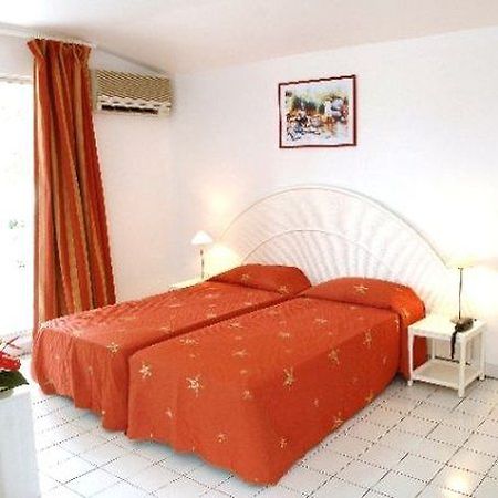 Le Marouba Hotel Le Carbet Ruang foto